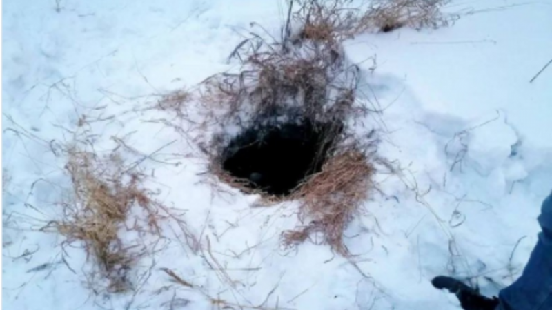 10-летний мальчик упал в открытый люк, скатившись с горки в Иркустке