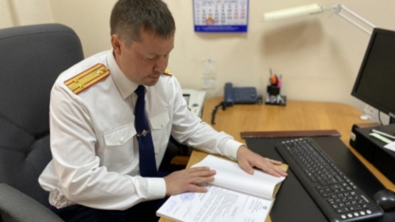 Дело о халатности завели на Алтае после выставления ребенка на мороз