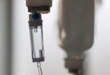 Девять детей в Омске госпитализированы с отравлением парами хлора