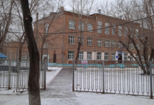 Девочку-инвалида бросили в школе во время эвакуации в Красноярске