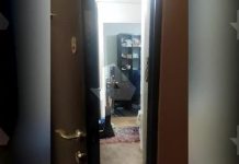 Кадры из квартиры няни, где погибла двухлетняя девочка в Ленобласти