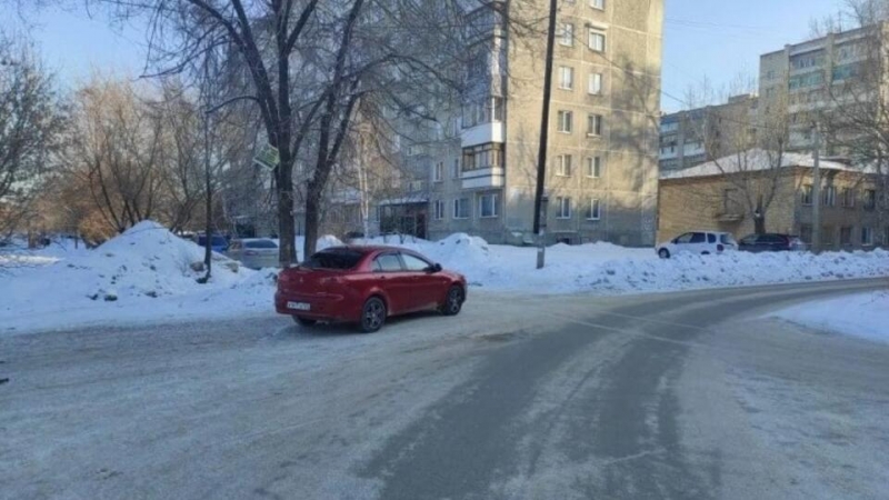 Нетрезвая женщина за рулем авто сбила двух детей на тротуаре