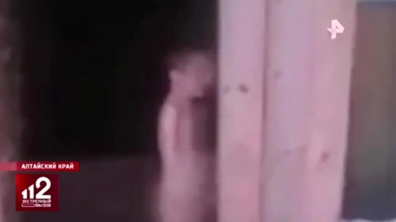 Опека забрала ребенка, которого родители выгнали голым на мороз