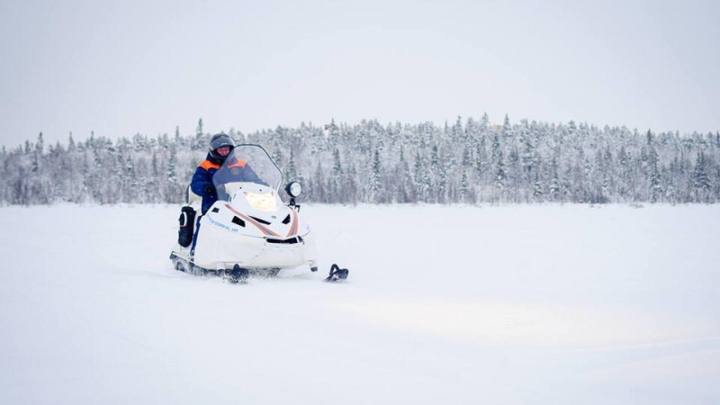 Пропавший под Мурманском снегоходчик с ребенком вышел на связь