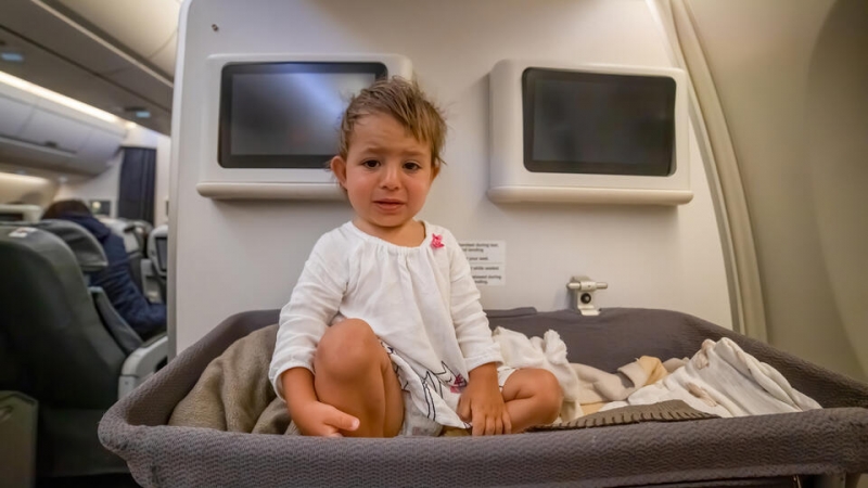 Путешествие с семьей: безопасно ли детям летать на самолетах