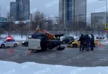 Ребенок пострадал в ДТП с трактором и такси на юго-западе Москвы