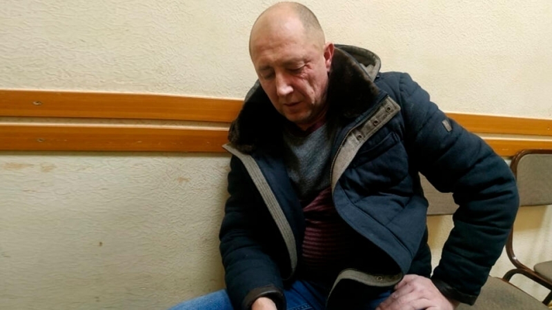 Швырявший детей об пол отец из Омска избежал колонии