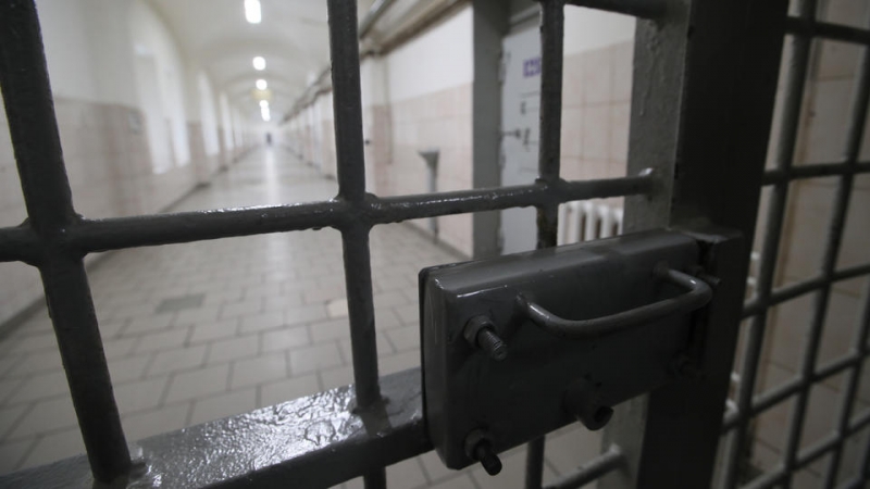 Тренера по теннису посадили за надругательство над 9-летней ученицей