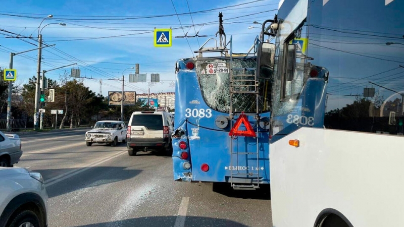 Три ребенка пострадали в ДТП с автобусом и троллейбусом в Севастополе