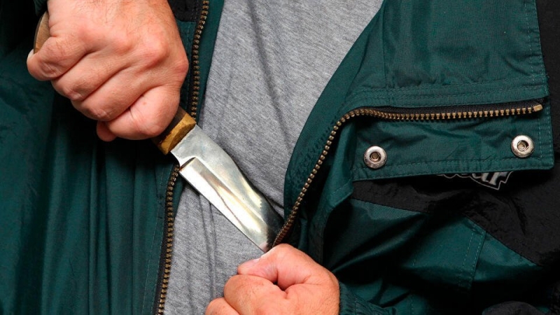 В Петербурге мужчина изрезал ножом лицо женщине на глазах у ее ребенка