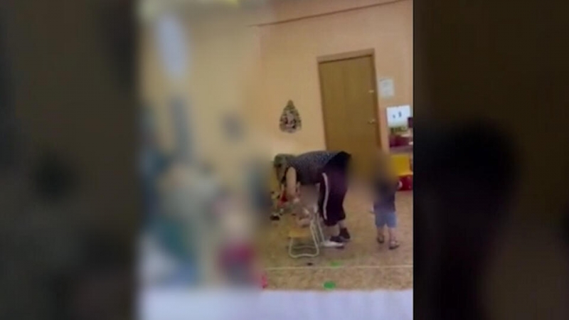 Воспитательницу детсада обвинили в жестокости к детям в Коми