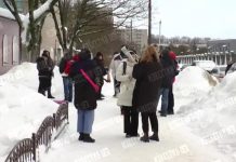 Все еще в шоке: в Обнинске простились с юношей, умершим после сальто