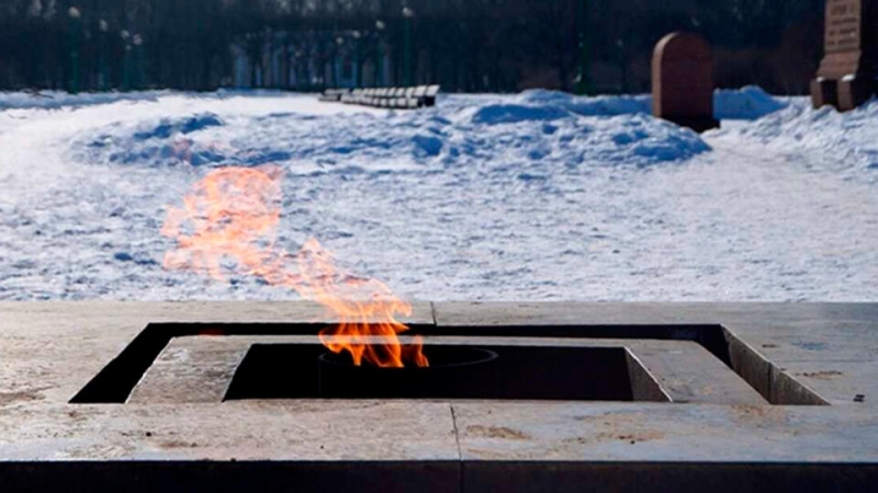 Дети потушили Вечный огонь в Кронштадте