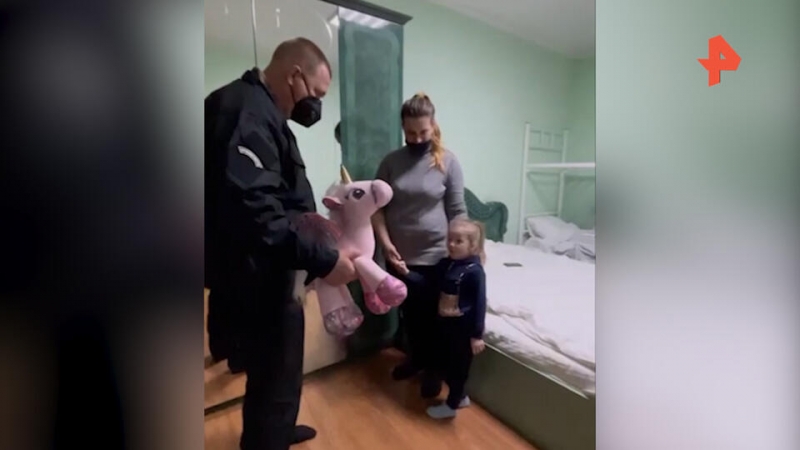 Девочке из Донбасса подарили единорога вместо забытой дома игрушки