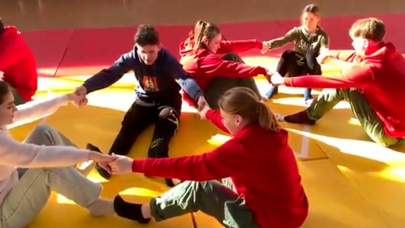 Эвакуированные из Донецка дети побывали в подмосковном "Авангарде"