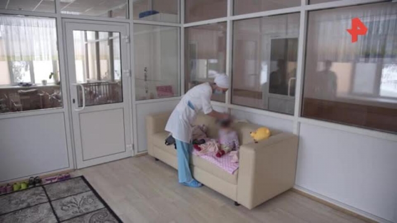 Из больницы в Казани выписали избитую матерью на камеру девочку