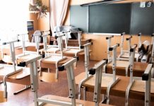 Мать пожаловалась в полицию на физрука, избившего школьника на уроке