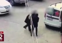 Полицейские в Махачкале вырвали ребенка из рук похитительницы