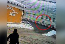 Проверку начали после падения снега на женщину с ребенком в Рыбинске