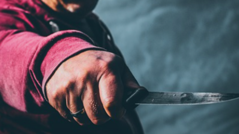 Россиянин зарезал двухлетнюю девочку на руках у матери