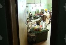 Соседка рассказала о матери, изрезавшей сына ножом из-за мистики