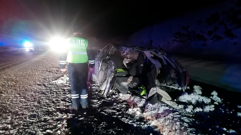 Три человека пострадали, ребенок погиб в ДТП в Свердловской области