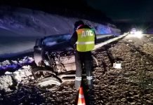 Три человека пострадали, ребенок погиб в ДТП в Свердловской области