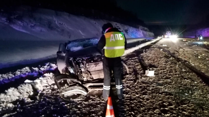 Три человека пострадали, ребенок погиб в ДТП в Свердловской области