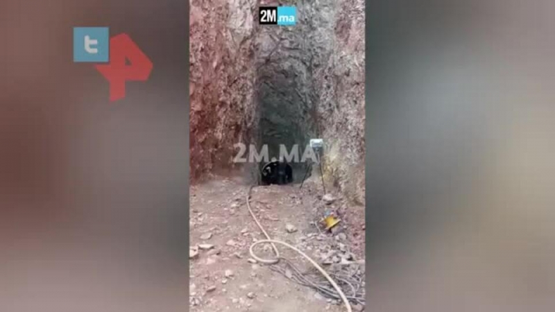 Упавшего в 32-метровый колодец ребенка достали живым