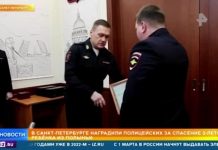 В Петербурге наградили полицейских, спасших ребенка из ледяной воды