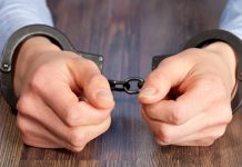 Воспитателя московской школы задержали по подозрению в домогательствах