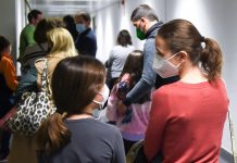 Врач объяснил, почему у всех детей в Москве есть антитела к COVID