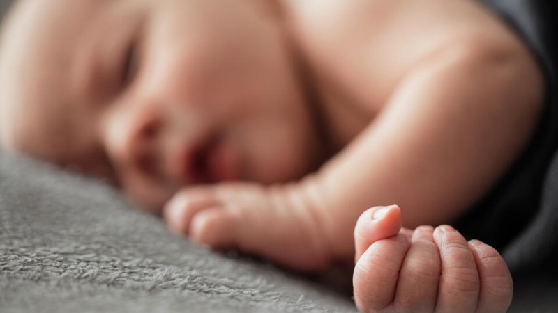 Врач рассказал о признаках пневмонии у детей до года