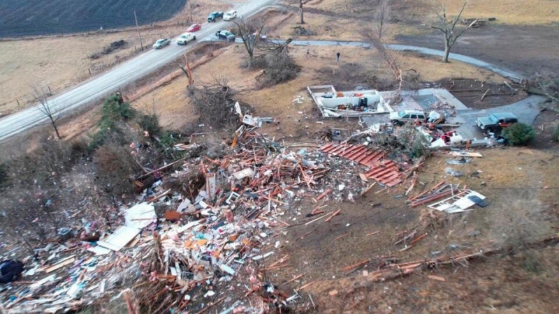 Четверо детей и двое взрослых погибли во время торнадо в США