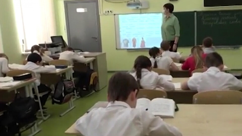 Эвакуированные из Донбасса дети приступили к занятиям в школах России