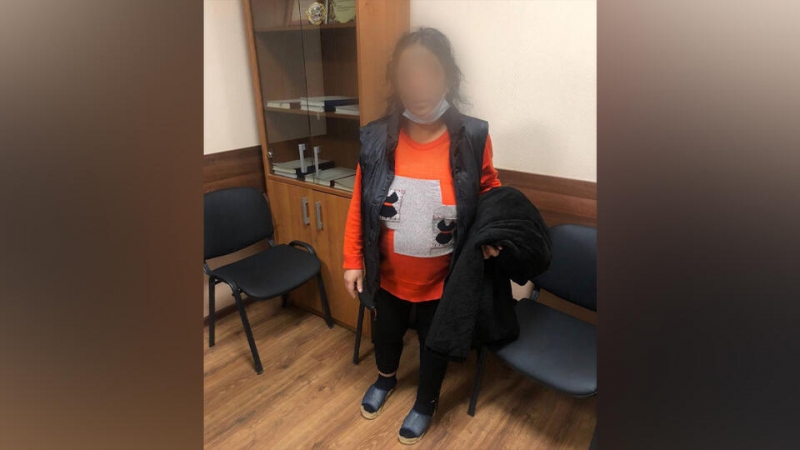 Мать, бросившая младенца в сумке в Москве, доставлена на допрос