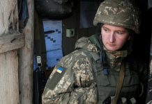 Националисты размещаются в домах с надписями «Не стреляйте — дети!»