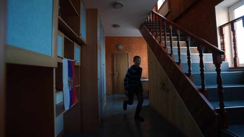 Путин призвал сократить бюрократию при размещении сирот из Донбасса