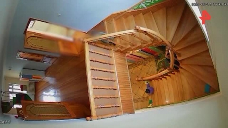 Трехлетняя девочка упала с лестницы в частном детсаду в Махачкале