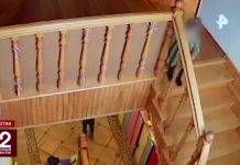 Упавшая с лестницы в детском саду девочка находится в реанимации