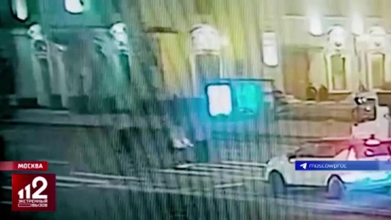 Видео момента нападения пьяного мужчины на сына Теоны Контридзе