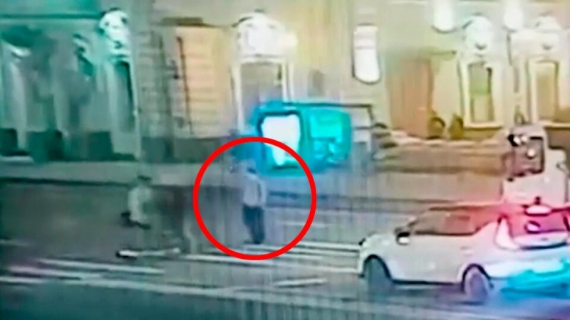 Видео момента нападения пьяного мужчины на сына Теоны Контридзе