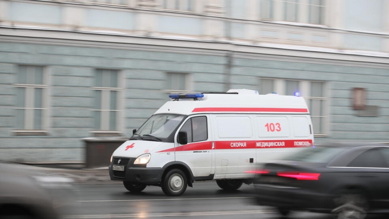 Второклассница скатилась с горки под автобус и попала в больницу