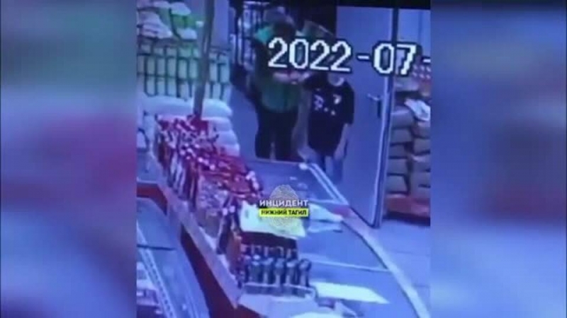 На Урале мужчина попытался увести трех мальчиков, пообещав им сладости