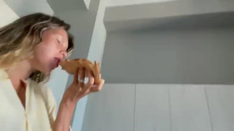 Регина Тодоренко показала видео из роддома