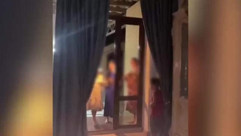 Дети попали в больницу после взрыва загоревшегося шара с гелием