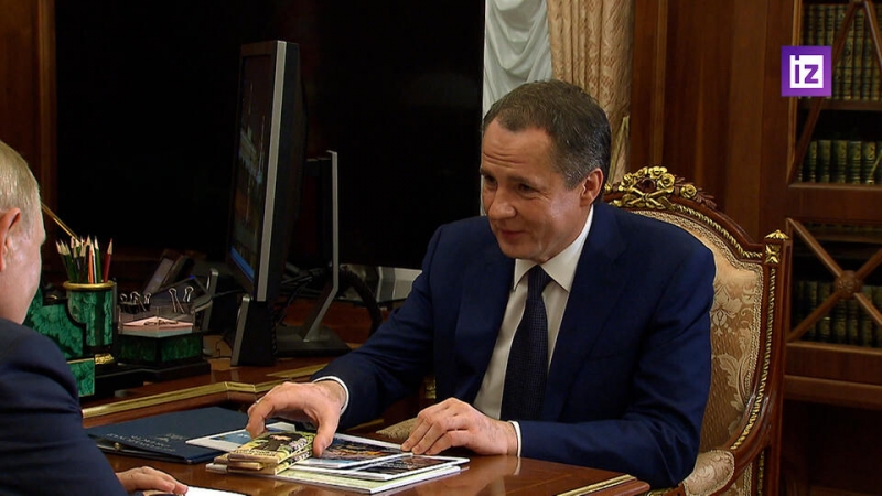 Глава Белгородской области подарил Путину шоколад "Алешка"