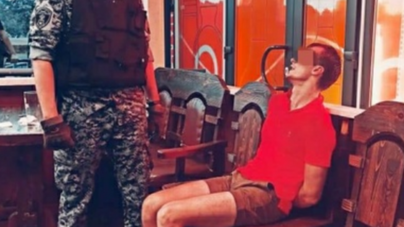 Неадекватный мужчина порезал лицо девочке в Санкт-Петербурге