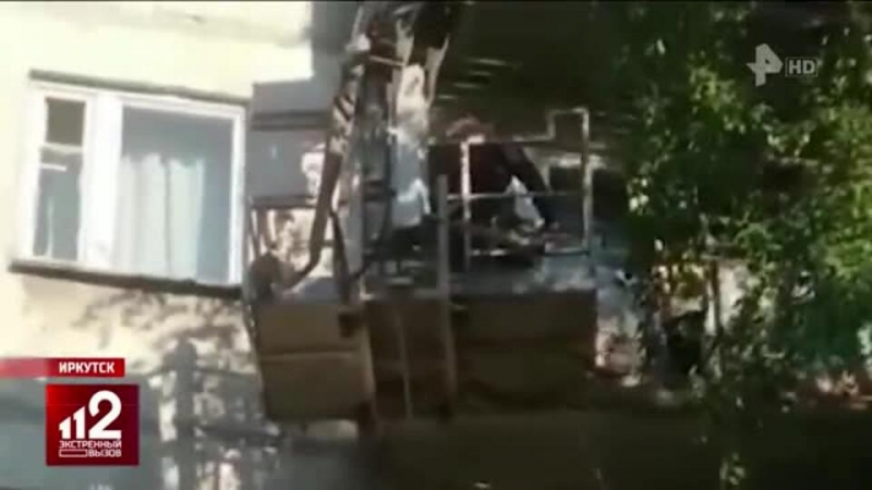 Соседи рассказали об эвакуации запертой на балконе пятилетней девочки