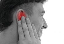 Чувство заложенности и давления в ушах: причины появления и способы устранения